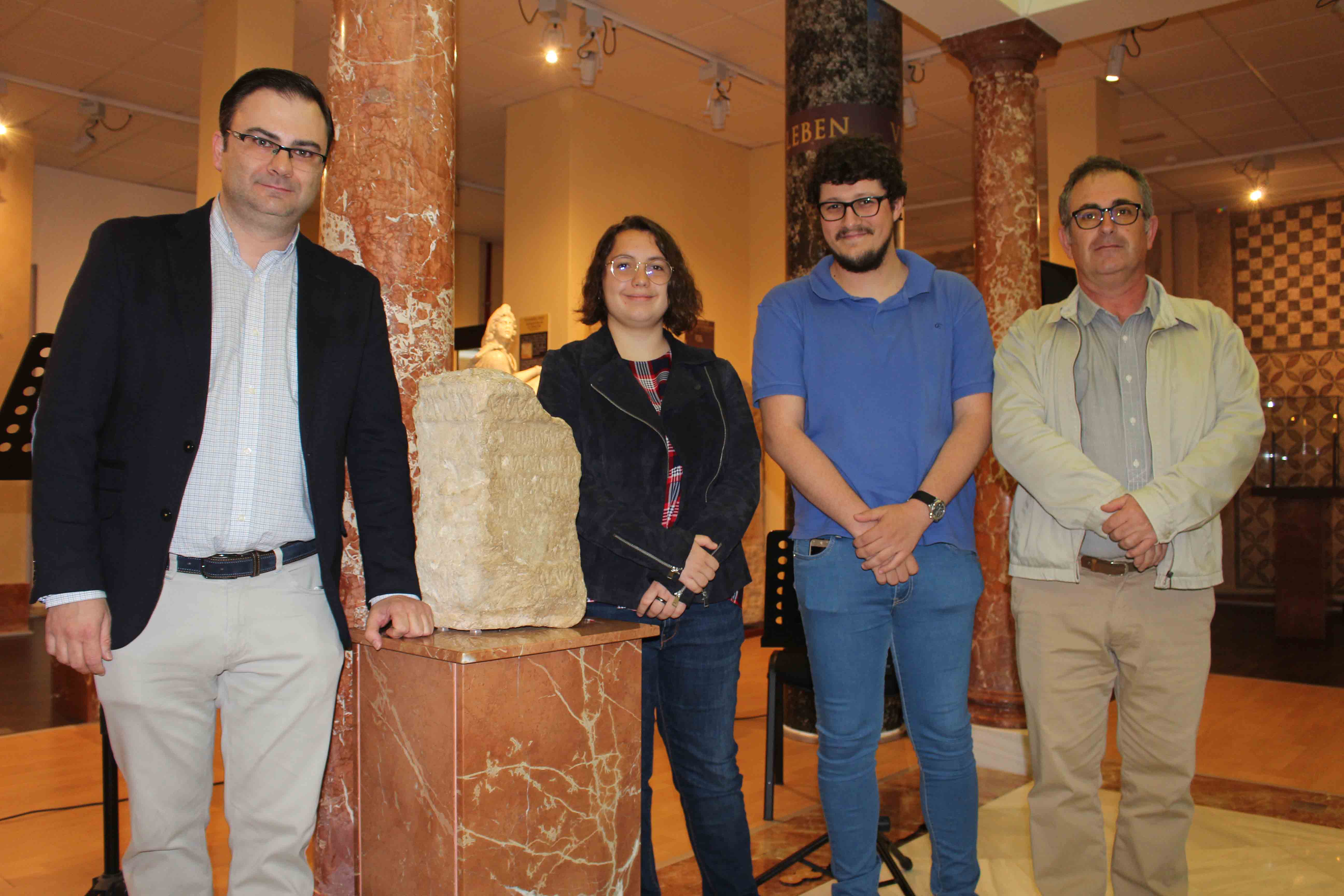 CabraNoticias La familia Cuevas Romero entrega una importante pieza